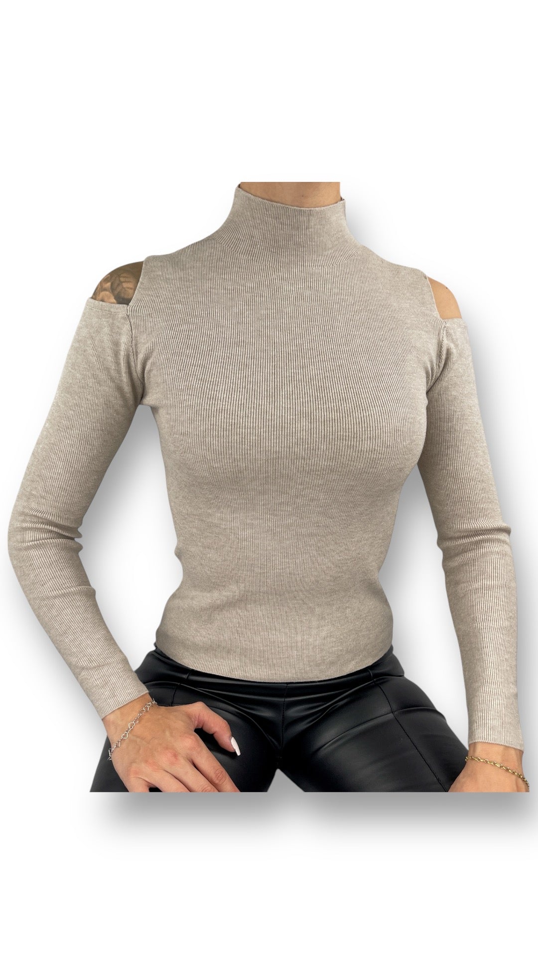 Rollkragenpullover mit Cut Out